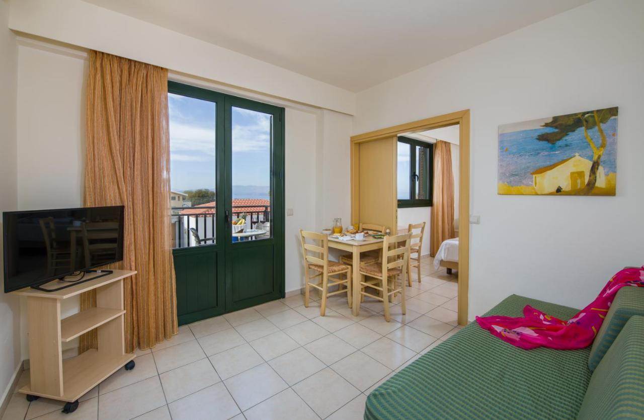 Margarita Beach Hotel Agia Marina  Exterior photo